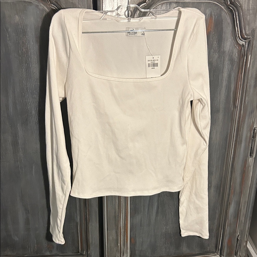 Hollister Women's Cream Long Sleeve Tee